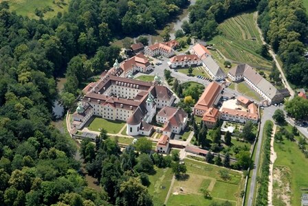 Zdjęcie lotnicze zespołu klasztornego St. Marienthal – zdjęcie: Pawel Sosnowski, www.ibz-marienthal.de 