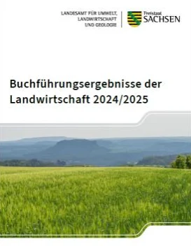 Getreidefeld und im Hintergrund die Berge der sächsischen Schweiz