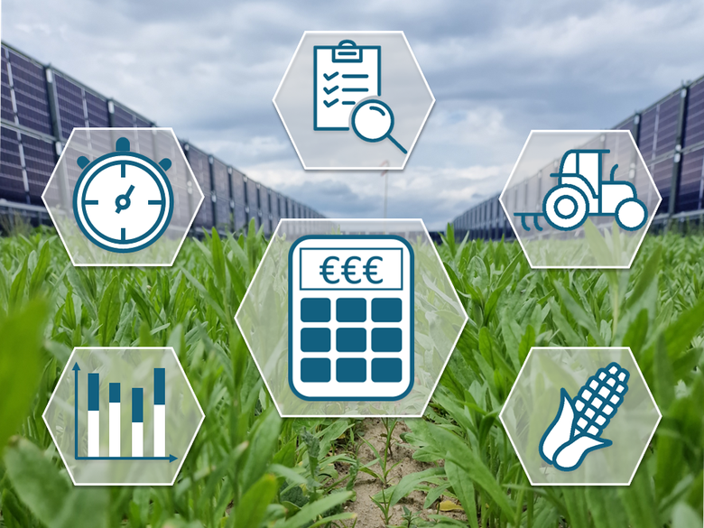 Agri-PV Anlage im Hintergrund mit Symbolen im Vordergrund wie Taschenrechner, Traktor, Maiskolben, Diagramm