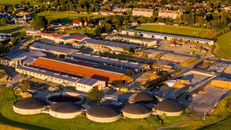 Luftbild Landwirtschaftsbetrieb mit Biogasanlage