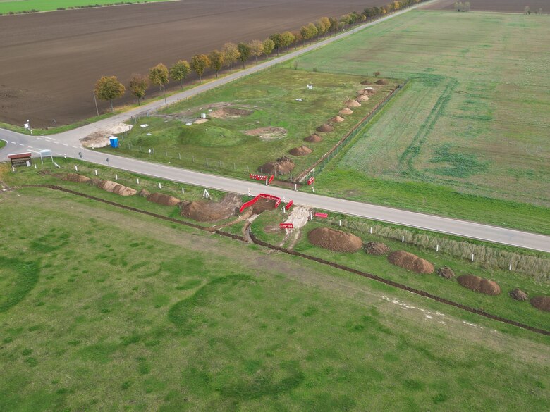 Tiefbauarbeiten für Agri-PV Anlage, Luftbild von Erdaushub