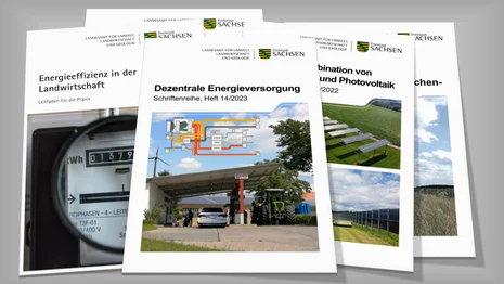 Titelblätter verschiedener Publikationen liegen übereinander gestapelt
