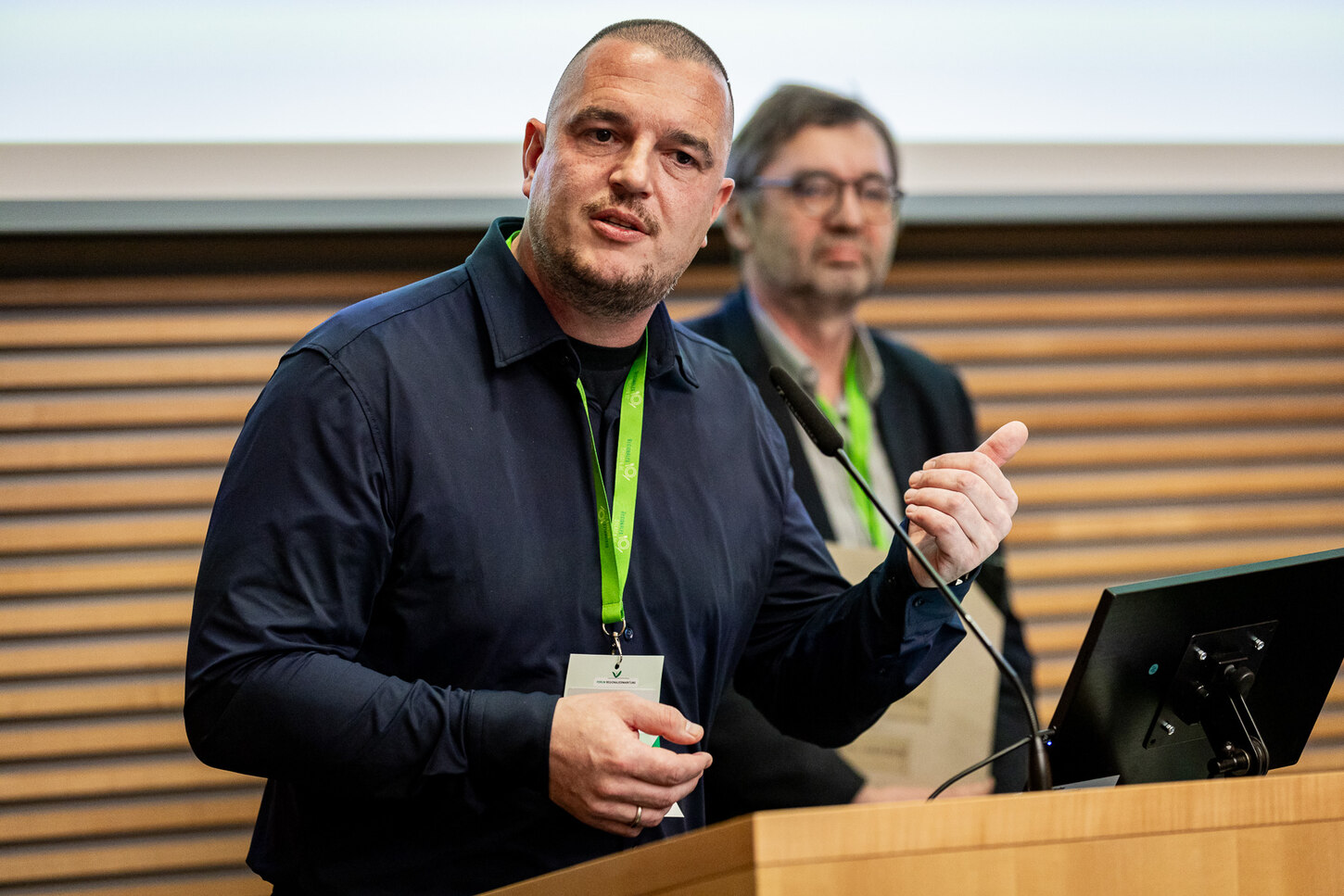 Stefan Köckeritz bei seinem Vortrag auf der Bühne des Forum Regionalvermarktung 2024.