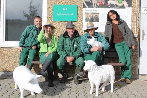 Mitarbeiter Schaf- und Schweinehaltung